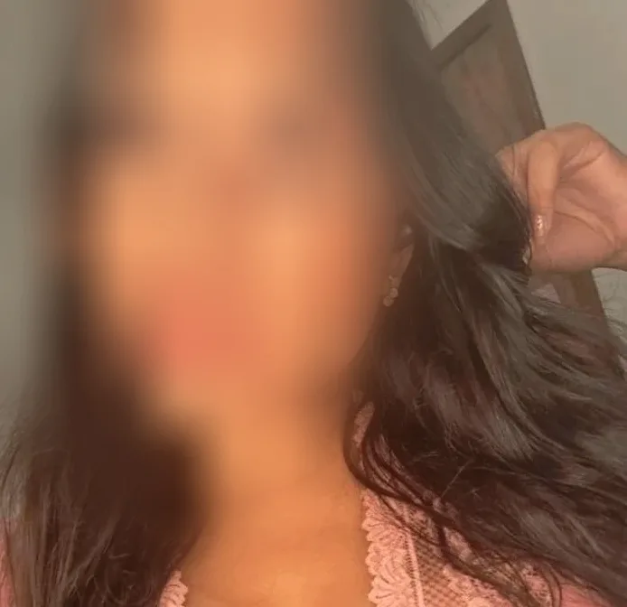 Büsra, 29