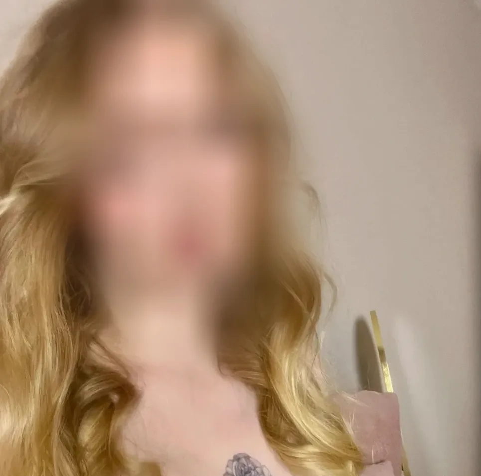 Chiara, 23