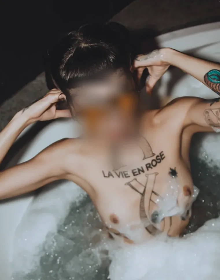 Christina, 36