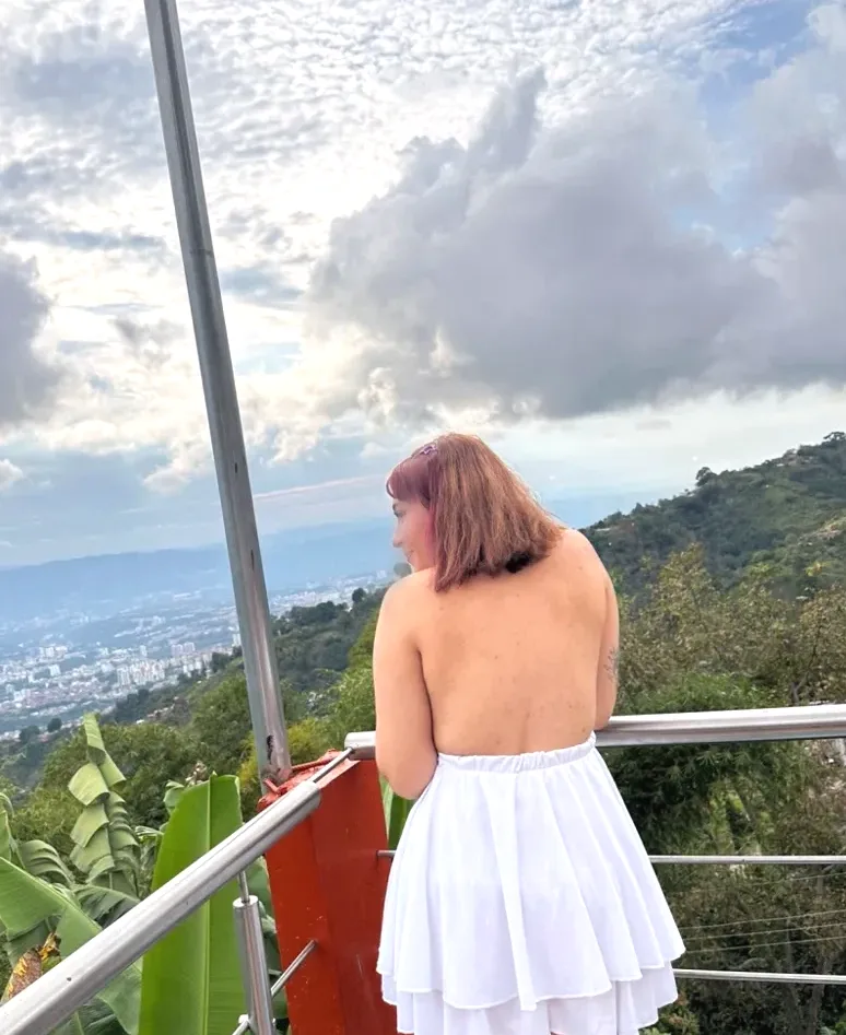 Rebecca, 23
