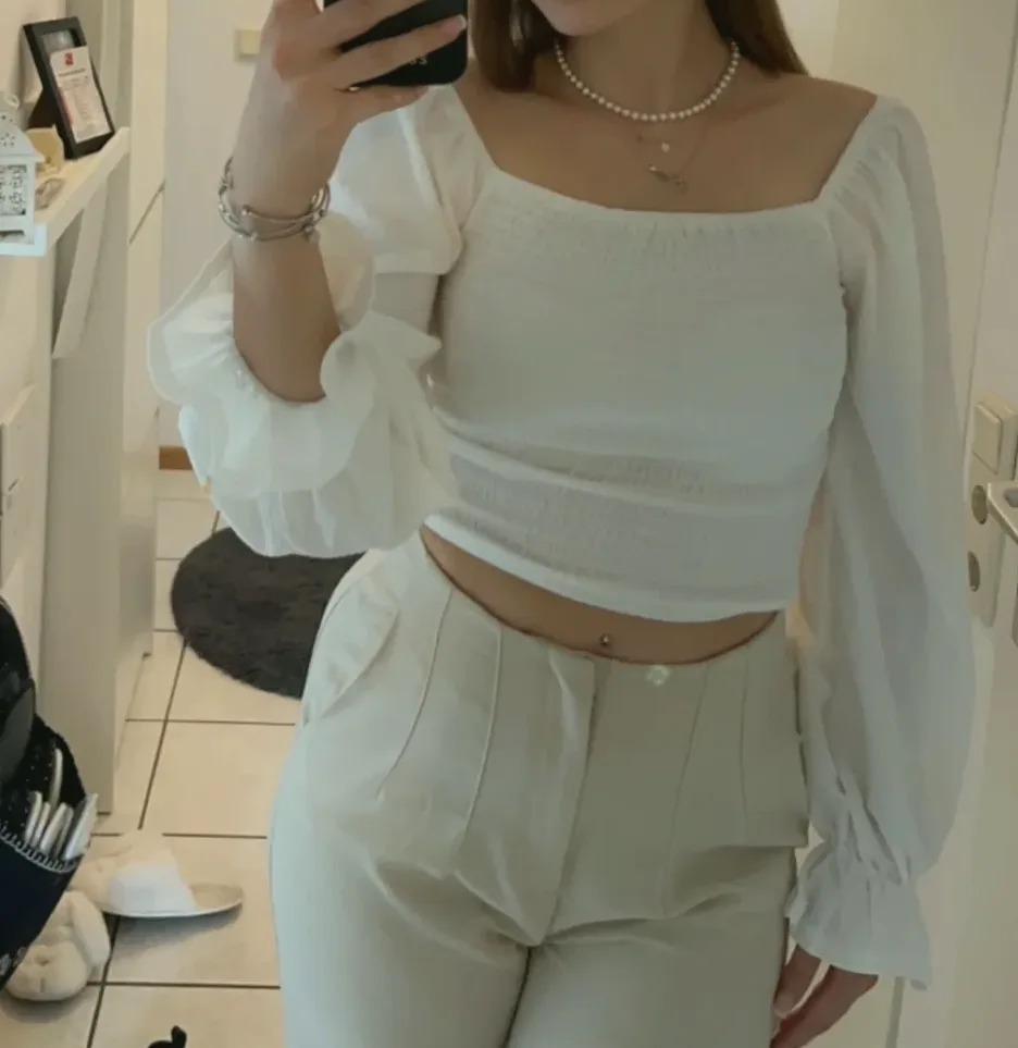 Zeynep, 25