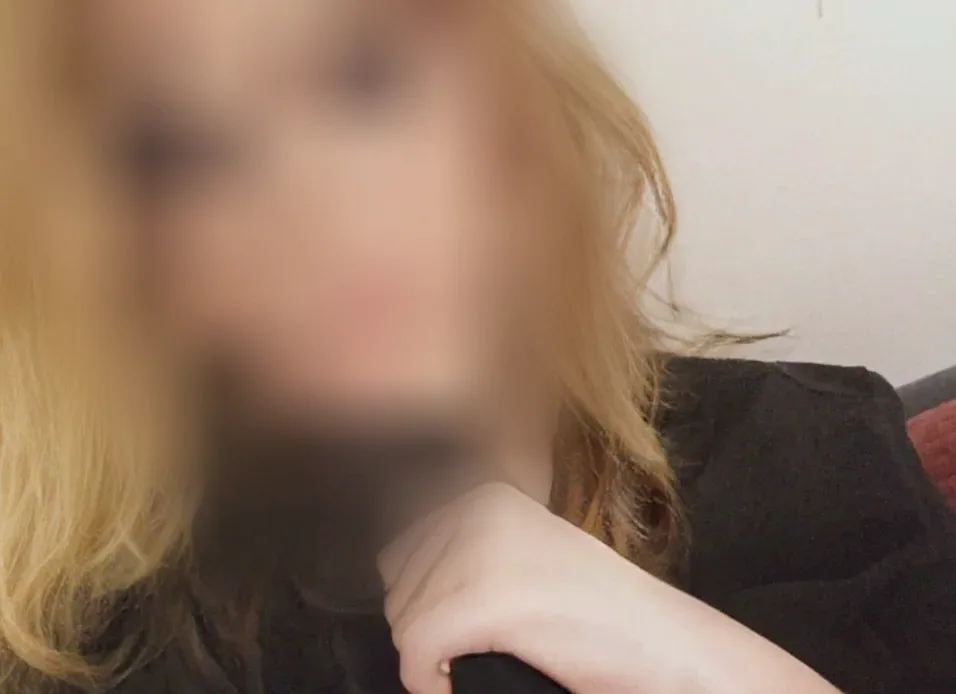 Zeynep, 27